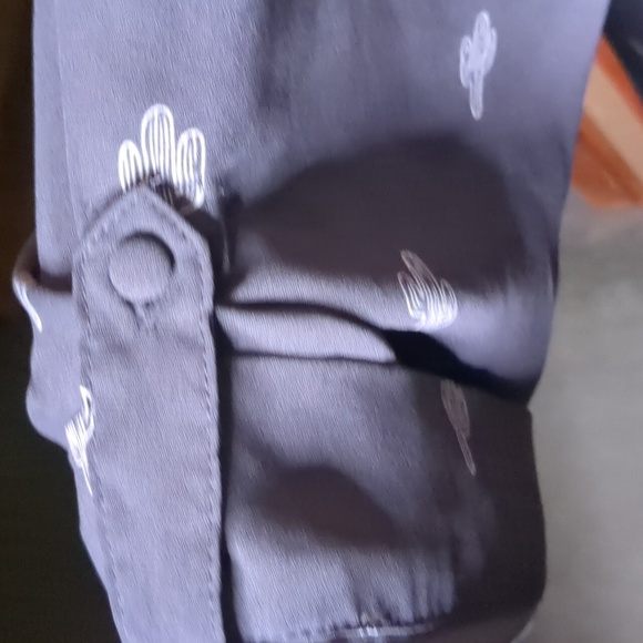 TORRID* Harper 3/4 sleeve Georgette cactus print gray 2pkt button front blouse - Picture 4 of 11